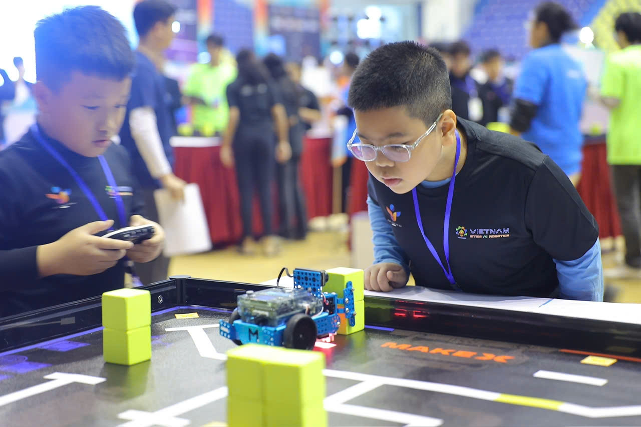 Di chuyển khối hàng vào vị trí kho - nhiệm vụ khiến hội tween "run tay". Di chuyển khối hàng vào vị trí kho - nhiệm vụ khiến hội tween "run tay".