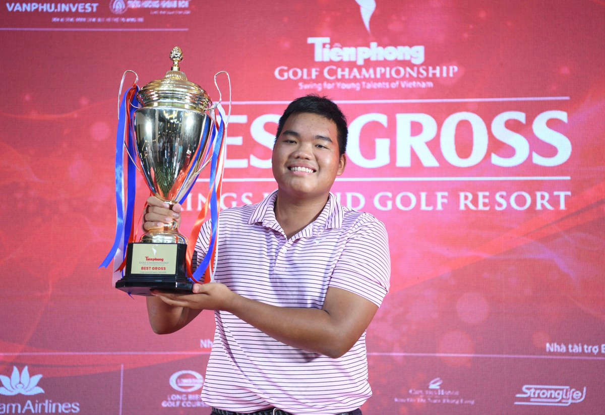 Nguyễn Đức Sơn vô địch Tiền Phong Golf Championship 2023. (Ảnh: Như Ý) Nguyễn Đức Sơn vô địch Tiền Phong Golf Championship 2023. (Ảnh: Như Ý)