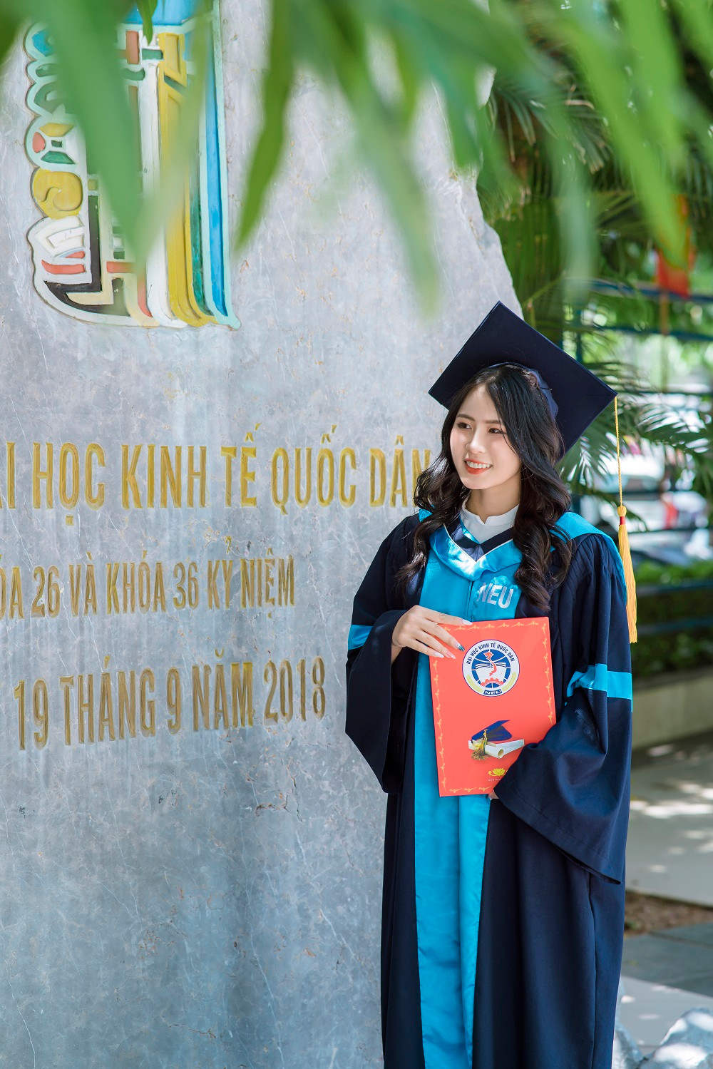 Dù đã bén duyên với ngành Marketing, nhưng ước mơ theo màu áo xanh vẫn luôn được nữ sinh ấp ủ. Dù đã bén duyên với ngành Marketing, nhưng ước mơ theo màu áo xanh vẫn luôn được nữ sinh ấp ủ.