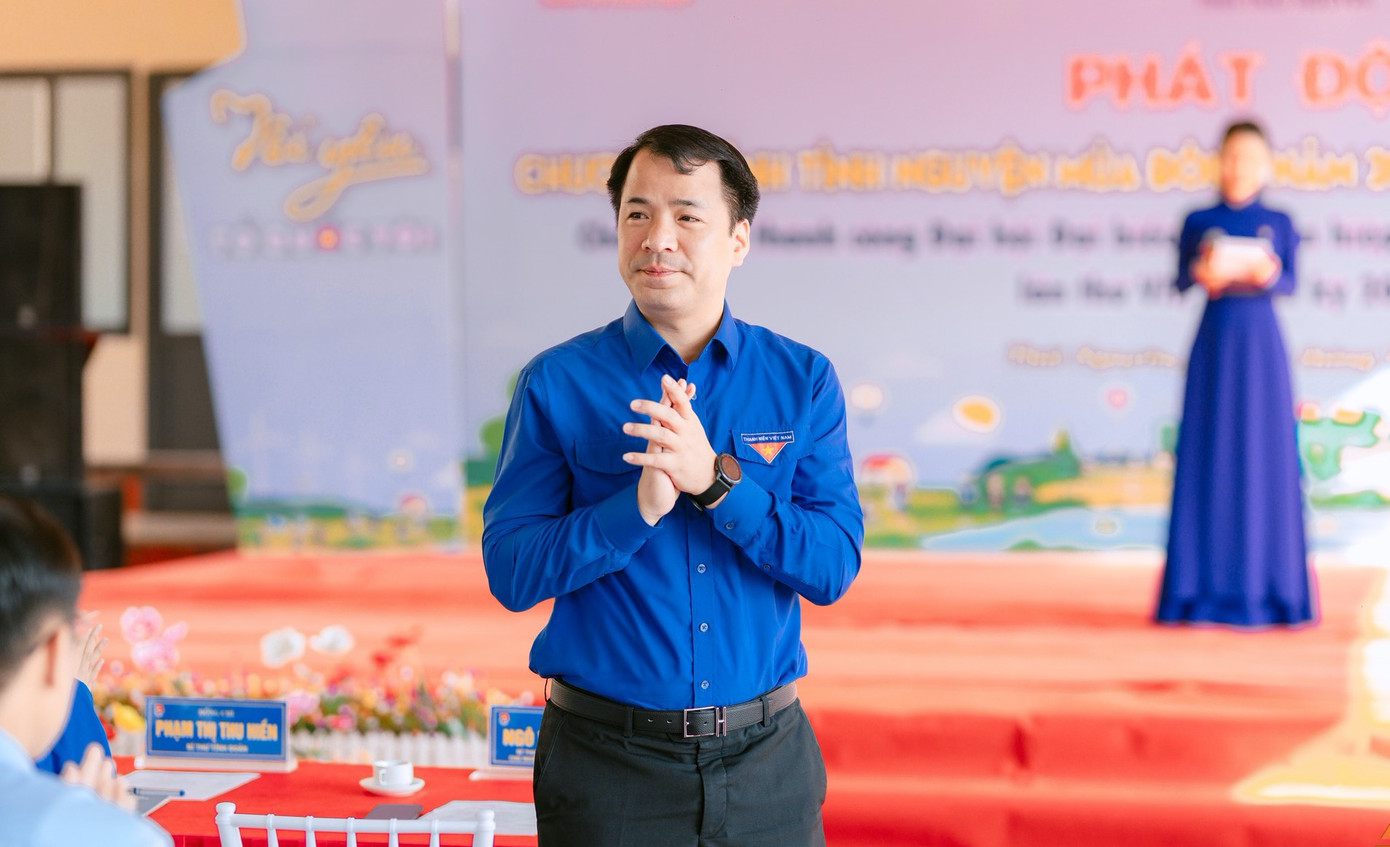 Đồng chí Ngô Văn Cương, Bí thư BCH Trung ương Đoàn, Chủ nhiệm Uỷ ban Kiểm tra T.Ư Đoàn tham dự chương trình. Đồng chí Ngô Văn Cương, Bí thư BCH Trung ương Đoàn, Chủ nhiệm Uỷ ban Kiểm tra T.Ư Đoàn tham dự chương trình.