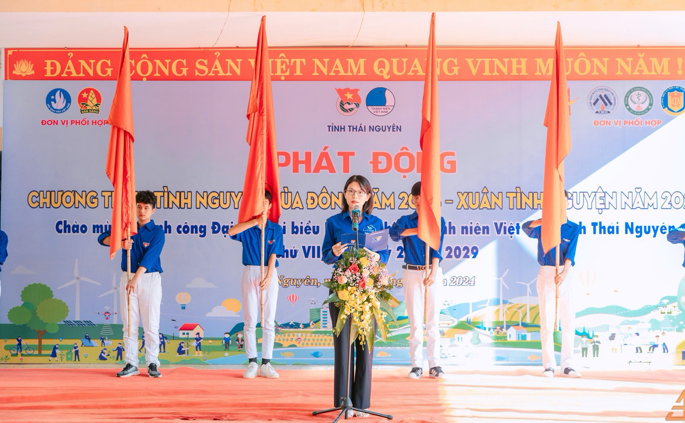 Đồng chí Phạm Thị Thu Hiền, Bí thư Tỉnh Đoàn Thái Nguyên phát biểu phát động chương trình. Đồng chí Phạm Thị Thu Hiền, Bí thư Tỉnh Đoàn Thái Nguyên phát biểu phát động chương trình.