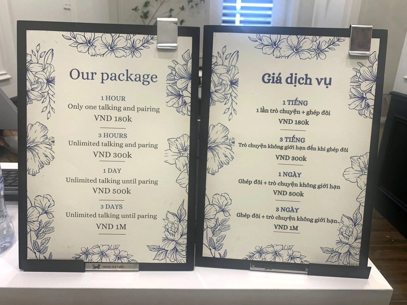 Bảng giá tại quán cà phê với mô hình hẹn hò.