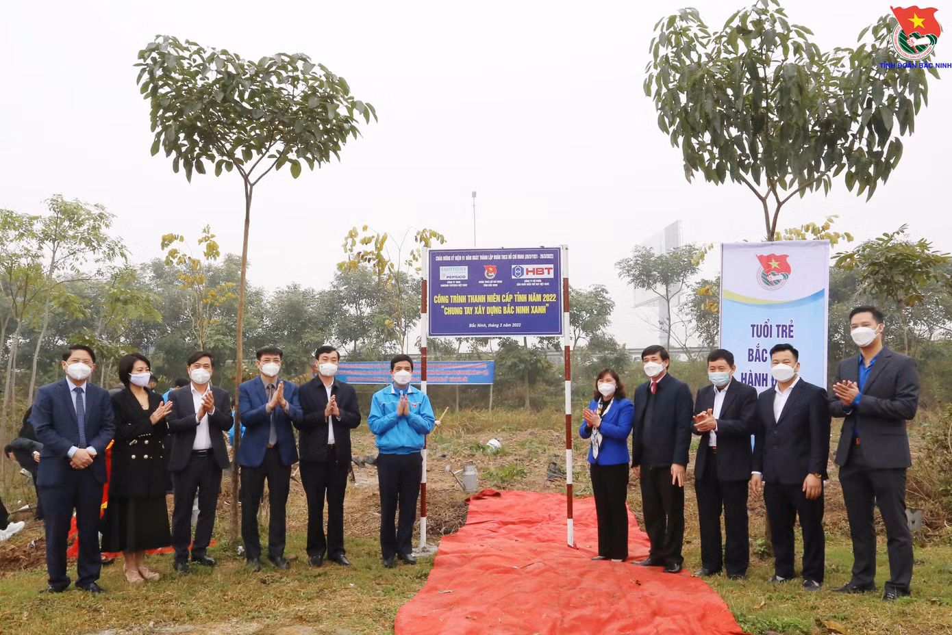 Lãnh đạo tỉnh, lãnh đạo Tỉnh Đoàn trồng cây tại Công trình TN cấp tỉnh "Chung tay xây dựng Bắc Ninh xanh".