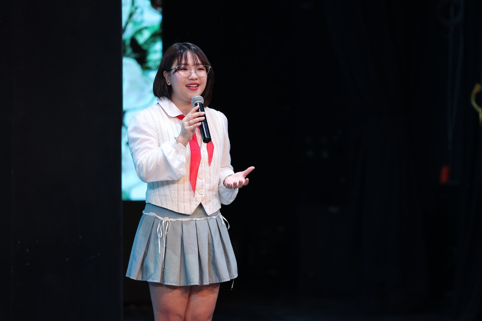 Cô giáo Sương Mai. Cô giáo Sương Mai.