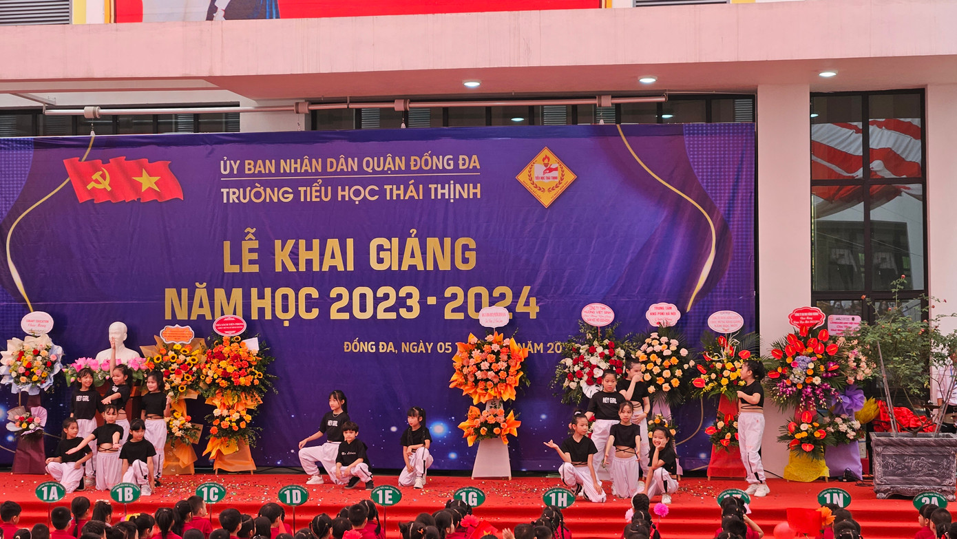 Tiết mục nhảy sôi động hâm nóng bầu không khí.