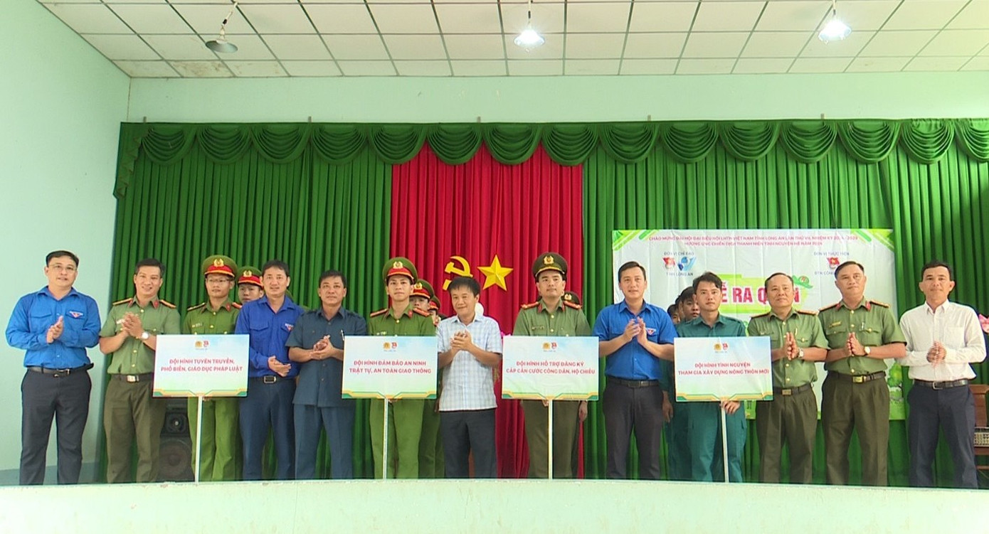 Ra mắt các đội hình chuyên cấp tỉnh. Ra mắt các đội hình chuyên cấp tỉnh.