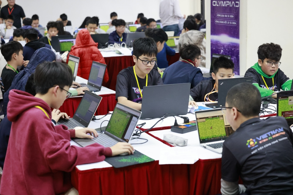 Hình ảnh các thí sinh thi đấu tại Tekmonk Coding Olympiad.