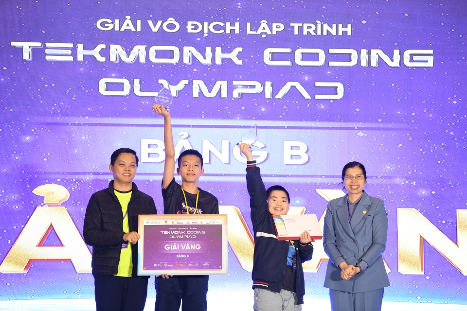 Bạn Nguyễn Đức Kiên (bên phải).