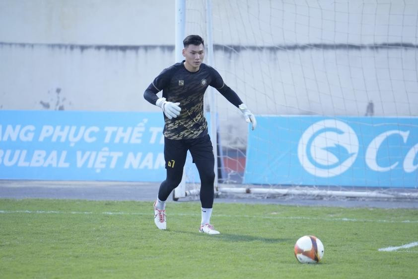 Trịnh Xuân Hoàng được triệu tập bổ sung thay thế Nguyễn Đình Triệu. Trịnh Xuân Hoàng được triệu tập bổ sung thay thế Nguyễn Đình Triệu.