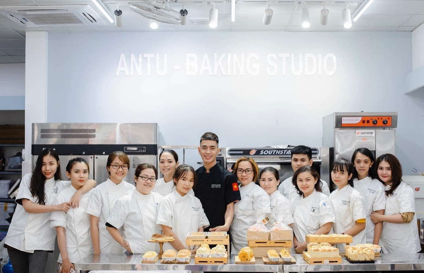 Từ tay trắng lập nghiệp, An Tú giờ đã có trong tay thành công đáng ngưỡng mộ. Từ tay trắng lập nghiệp, An Tú giờ đã có trong tay thành công đáng ngưỡng mộ.