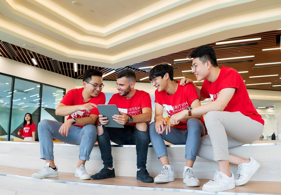 Quyết định bổ nhiệm Giáo sư Bennett vào vị trí Phó Hiệu trưởng tại BUV có hiệu lực từ ngày 4/4/2022.