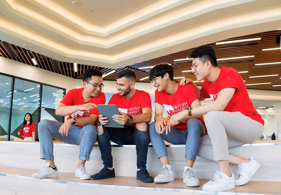 Quyết định bổ nhiệm Giáo sư Bennett vào vị trí Phó Hiệu trưởng tại BUV có hiệu lực từ ngày 4/4/2022. Quyết định bổ nhiệm Giáo sư Bennett vào vị trí Phó Hiệu trưởng tại BUV có hiệu lực từ ngày 4/4/2022.