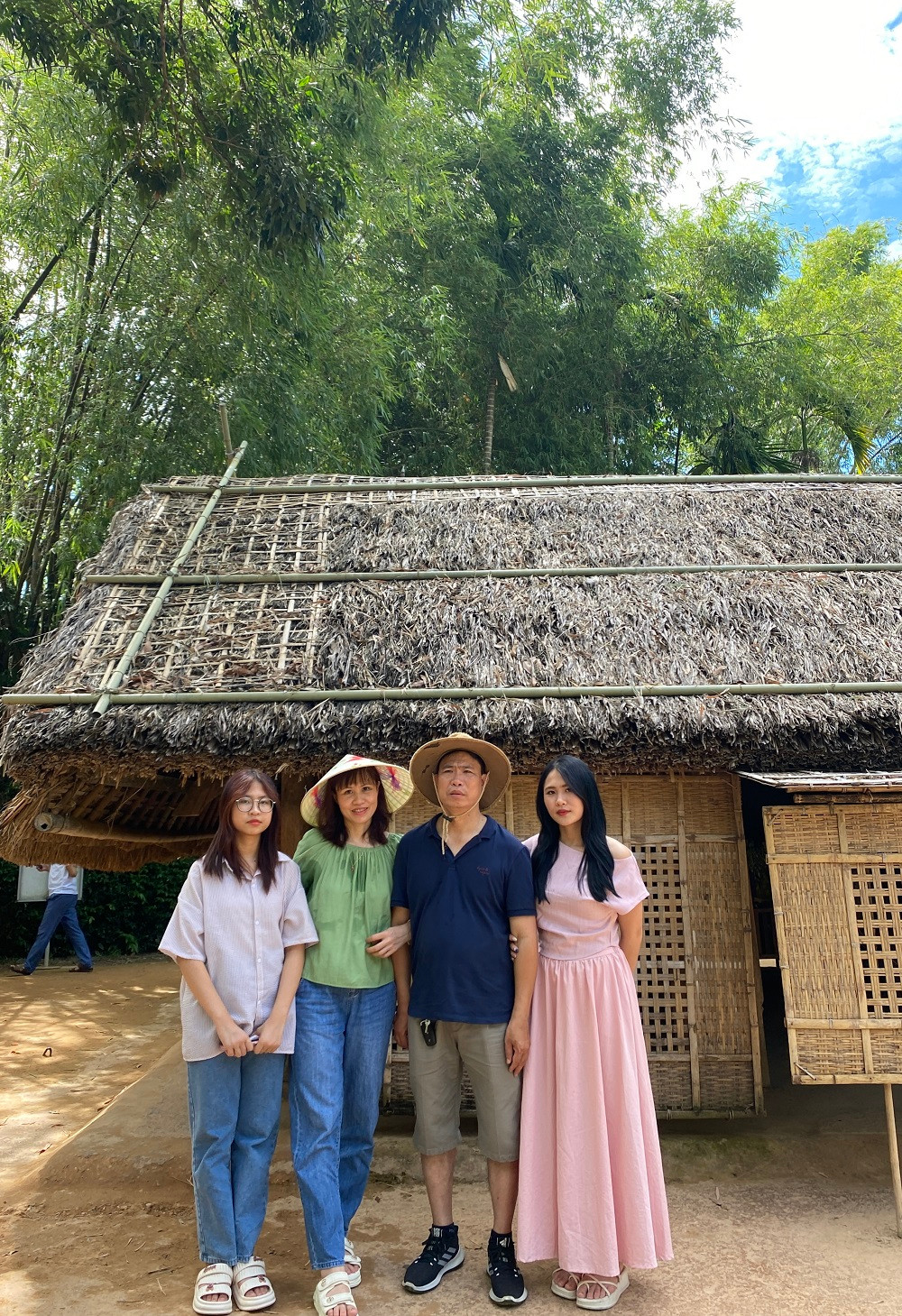 Gia đình là chỗ dựa, cũng là động lực để cô bạn theo đuổi ước mơ. Gia đình là chỗ dựa, cũng là động lực để cô bạn theo đuổi ước mơ.