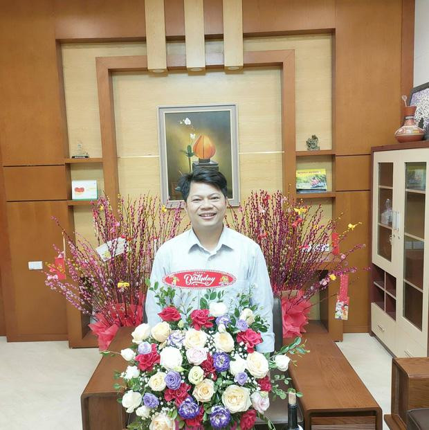 Thầy Phan Khắc Nghệ. Thầy Phan Khắc Nghệ.