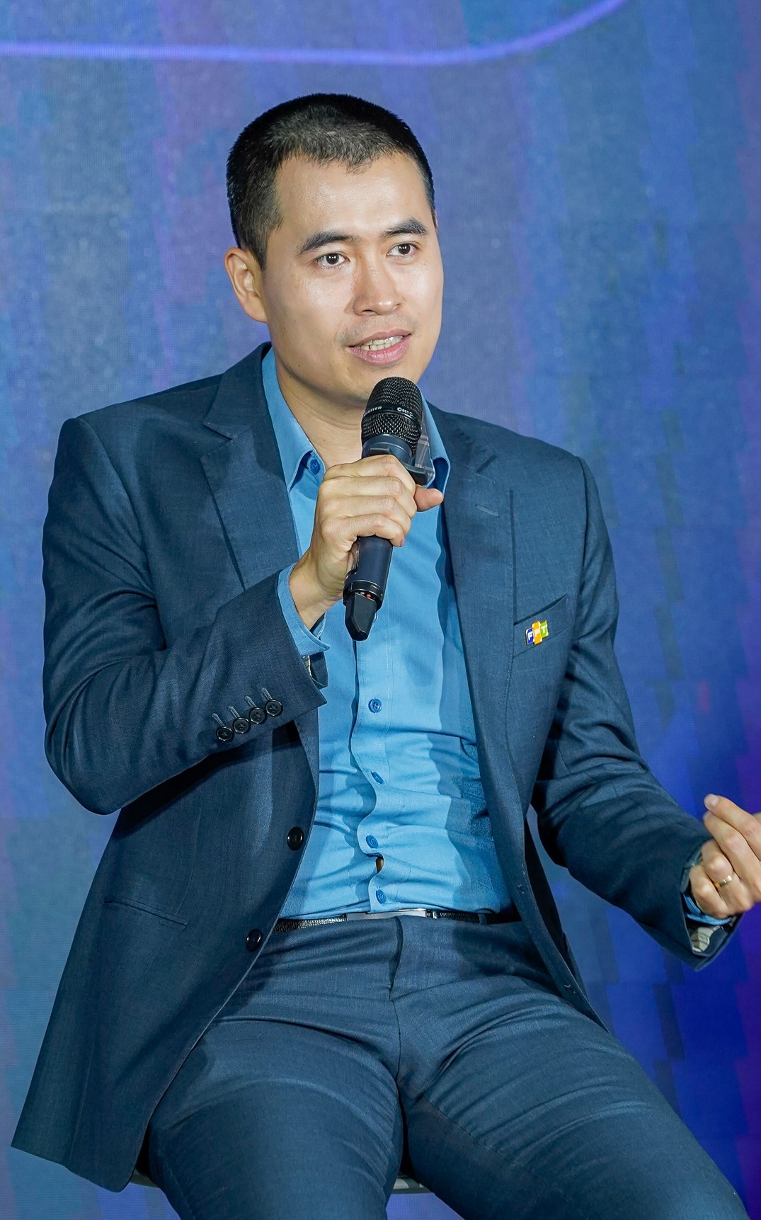 Theo thầy Thành, người học sẽ đem lại giá trị cho tấm bằng đó, khi thực sự có năng lực bạn sẽ có được những vị trí công việc mơ ước. Theo thầy Thành, người học sẽ đem lại giá trị cho tấm bằng đó, khi thực sự có năng lực bạn sẽ có được những vị trí công việc mơ ước.