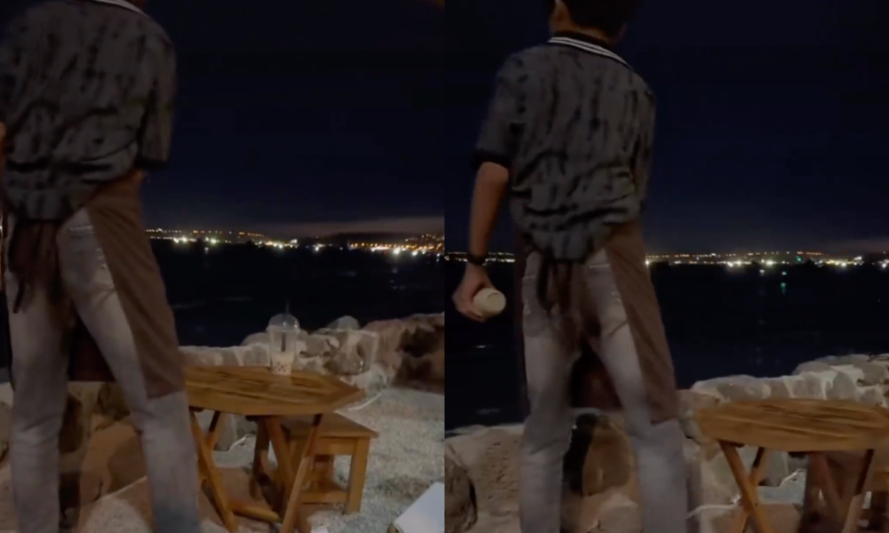 Ảnh cắt từ đoạn clip ghi lại cảnh nhân viên quán cà phê ném ly nhựa xuống biển.