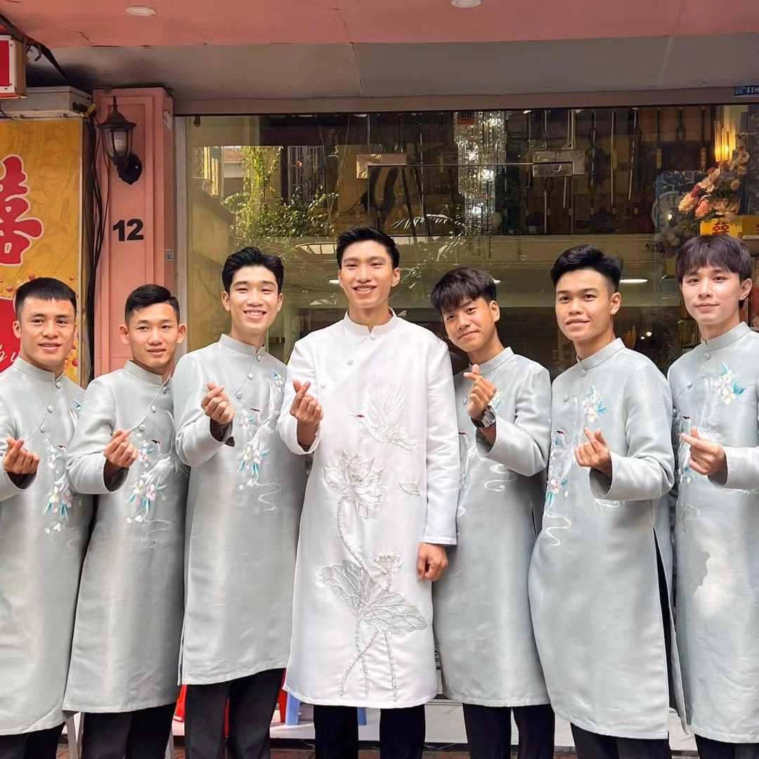 Dàn bê tráp bao gồm nhiều cầu thủ điển trai như: Hai Long, Trọng Long, Xuân Thịnh hay Đức Anh.