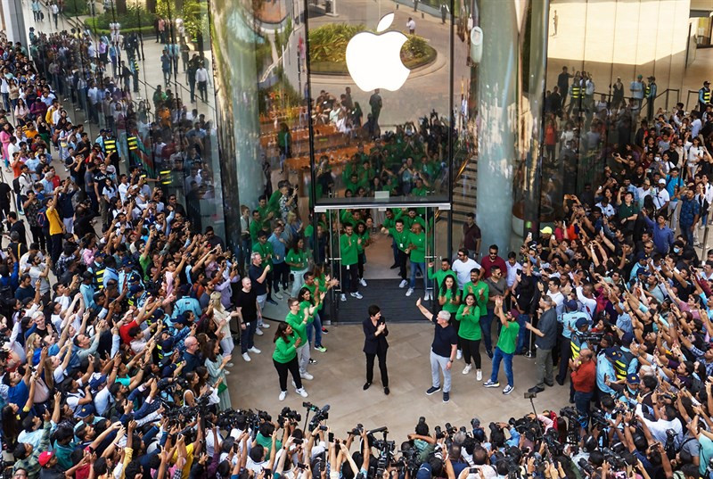 Apple khai trương Apple Store đầu tiên tại Mumbai, Ấn Độ vào tháng 4.