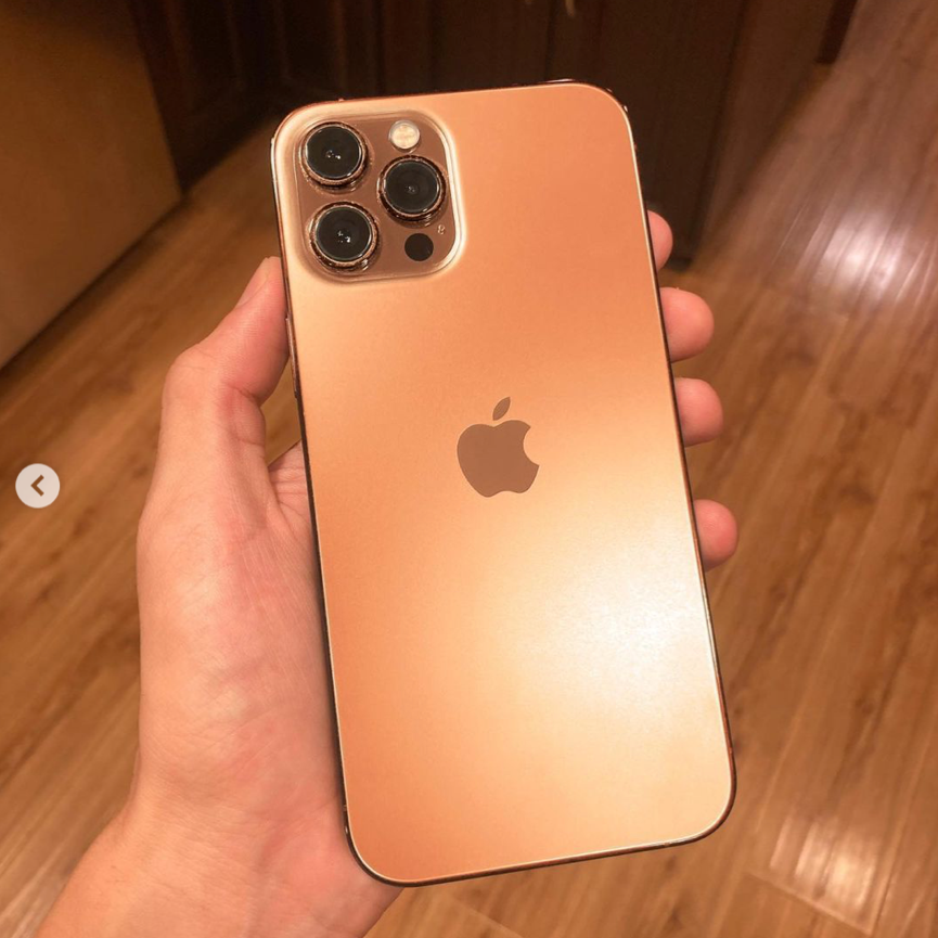 Xuất hiện thêm cả iPhone 13 Pro Max phiên bản màu cam.