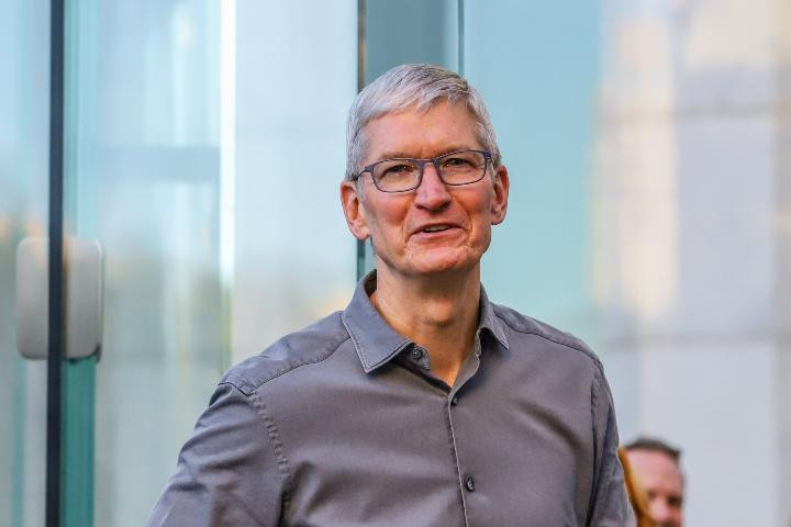 Tim Cook quyết định bỏ iPhone 9. Tim Cook quyết định bỏ iPhone 9.