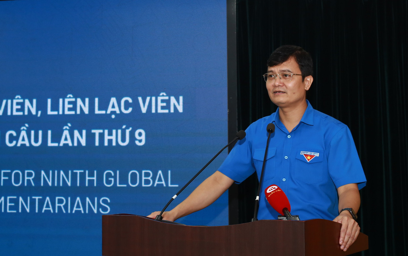 Đồng chí Bùi Quang Huy nhấn mạnh, với mỗi tình nguyện viên đi theo các Đoàn quốc tế cần luôn ghi nhớ “mình như một đại sứ văn hóa”, giúp các đại biểu quốc tế ghi nhớ về đất nước, con người Việt Nam và những thành tựu mà Việt Nam đã đạt được. Đồng chí Bùi Quang Huy nhấn mạnh, với mỗi tình nguyện viên đi theo các Đoàn quốc tế cần luôn ghi nhớ “mình như một đại sứ văn hóa”, giúp các đại biểu quốc tế ghi nhớ về đất nước, con người Việt Nam và những thành tựu mà Việt Nam đã đạt được.