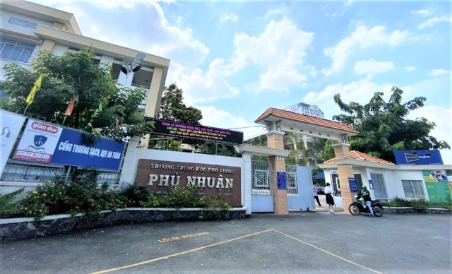 Một bạn học sinh trường THPT Phú Nhuận bị đối tượng xấu tiếp cận. Một bạn học sinh trường THPT Phú Nhuận bị đối tượng xấu tiếp cận.