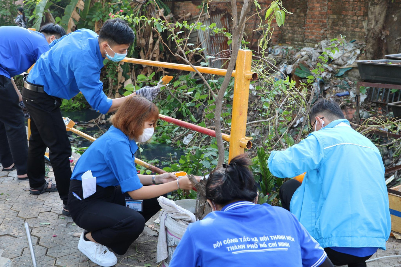 Thanh niên tình nguyện tham gia các hoạt động vì cộng đồng sau lễ khởi động Tháng thanh niên tại TP.HCM. (Ảnh: Thanh Vương) Thanh niên tình nguyện tham gia các hoạt động vì cộng đồng sau lễ khởi động Tháng thanh niên tại TP.HCM. (Ảnh: Thanh Vương)