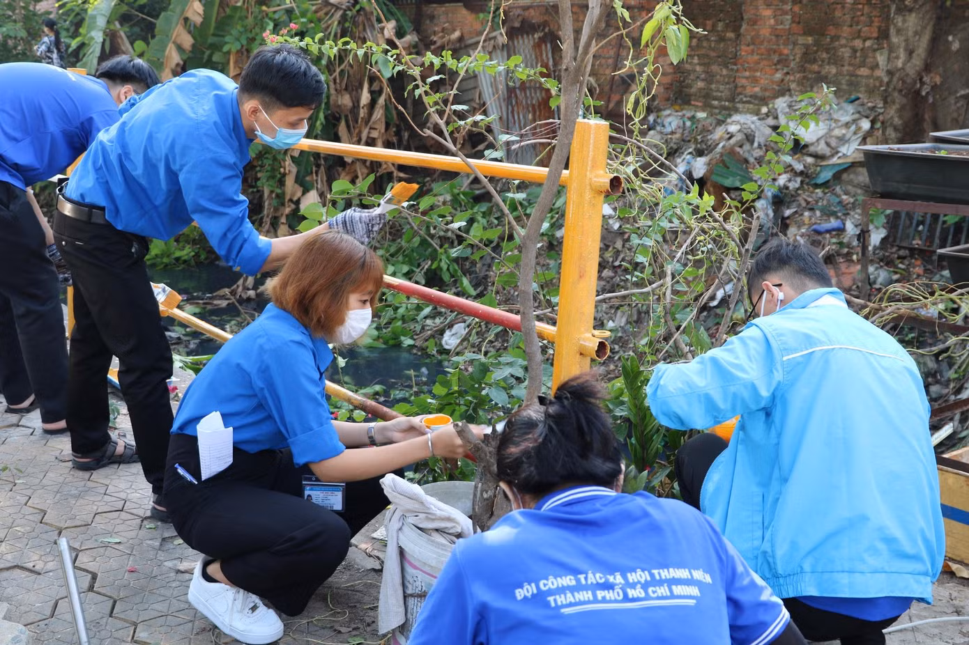 Thanh niên tình nguyện tham gia các hoạt động vì cộng đồng sau lễ khởi động Tháng thanh niên tại TP.HCM. (Ảnh: Thanh Vương) Thanh niên tình nguyện tham gia các hoạt động vì cộng đồng sau lễ khởi động Tháng thanh niên tại TP.HCM. (Ảnh: Thanh Vương)