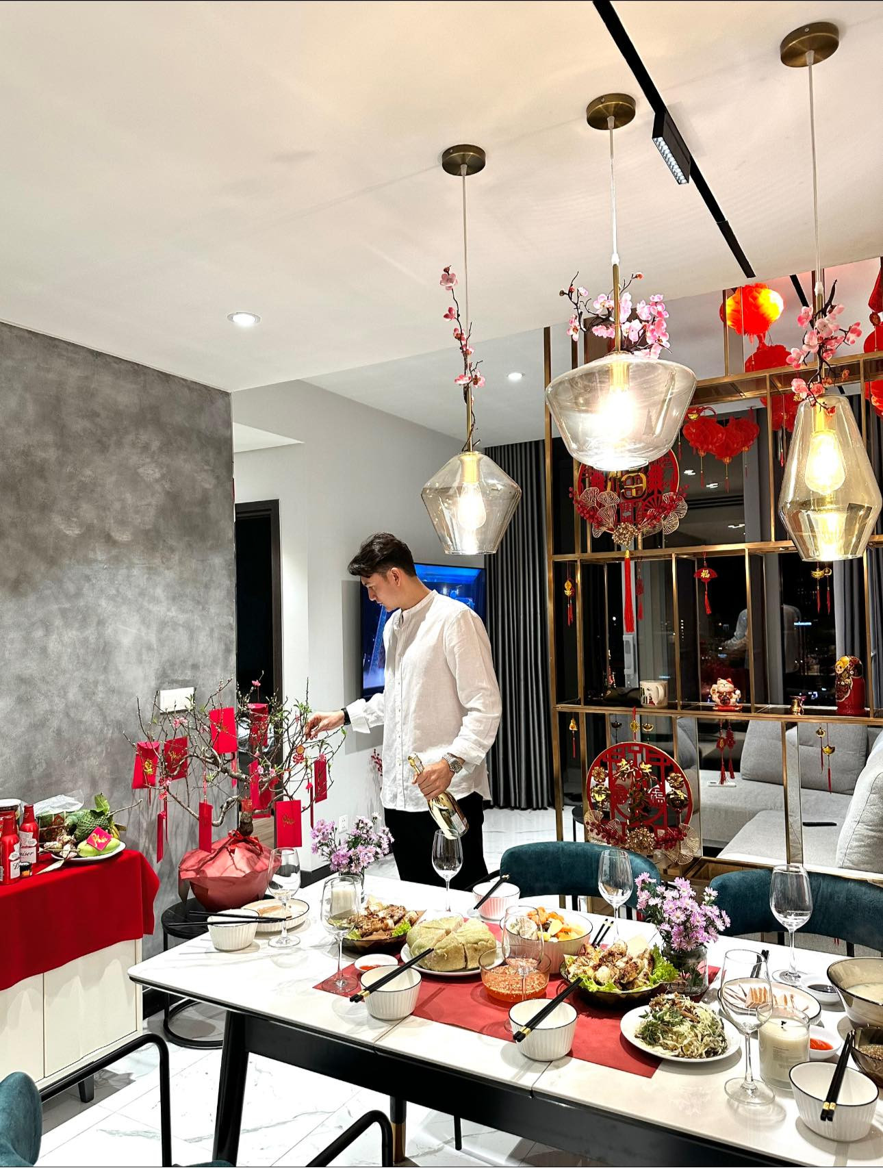 Thủ môn Đặng Văn Lâm đón Tết tại gia.