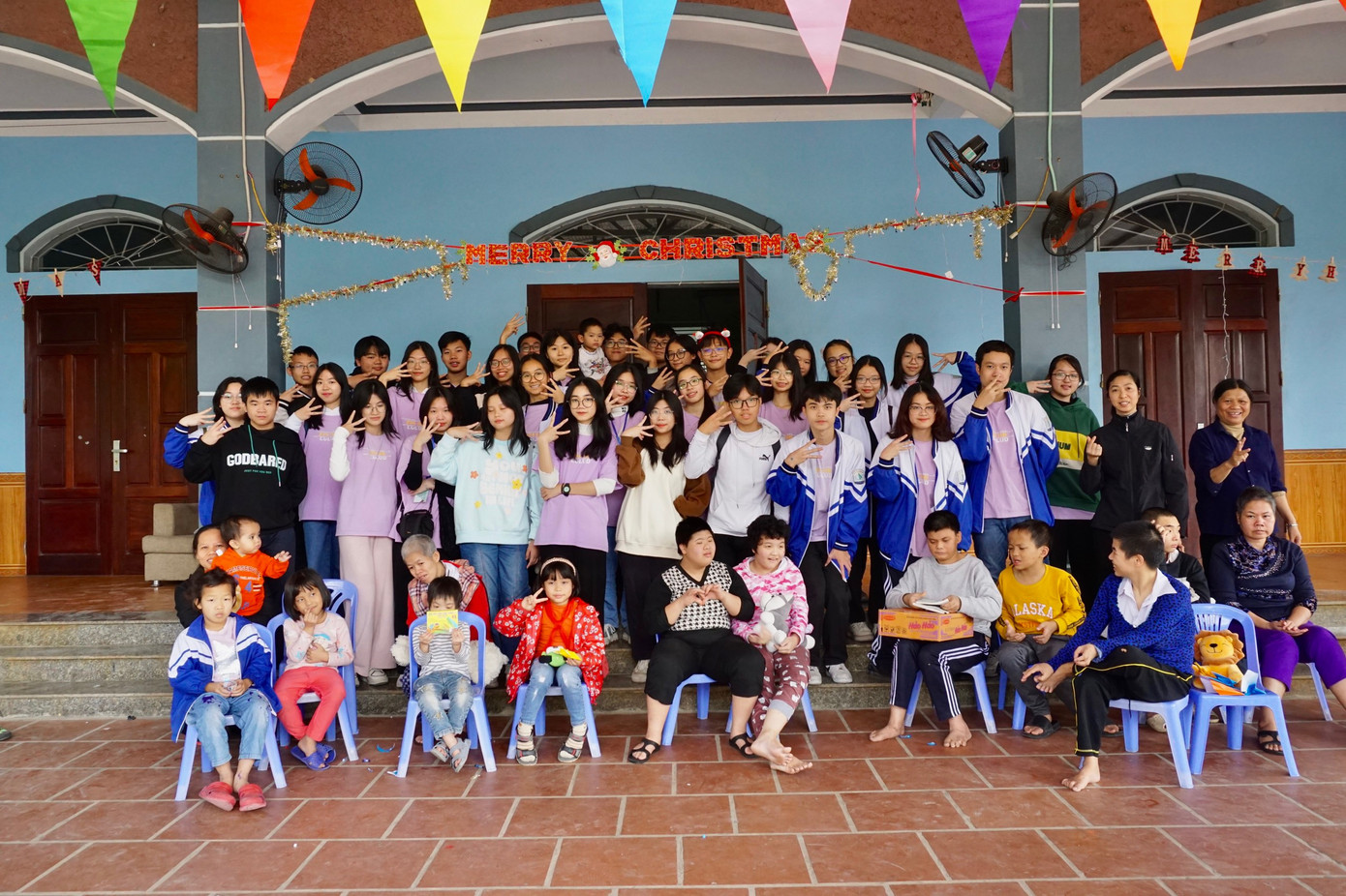 ECLUB ghé thăm mái ấm Thánh Tâm, huyện Mỹ Đức, Hà Nội vào ngày 5/1.