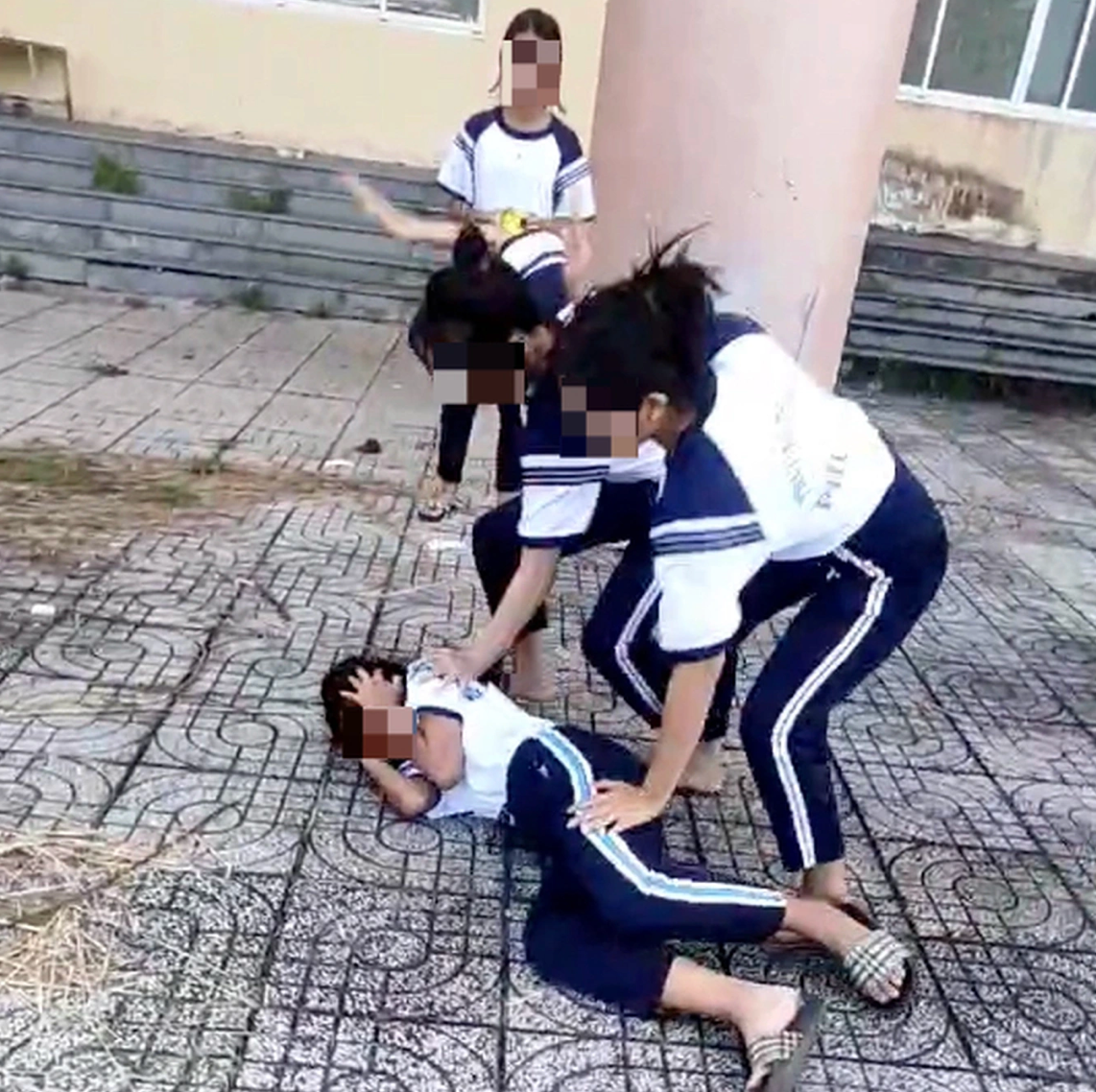 (Ảnh cắt từ clip) (Ảnh cắt từ clip)