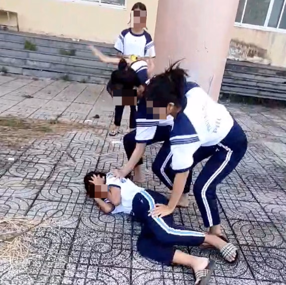 (Ảnh cắt từ clip) (Ảnh cắt từ clip)