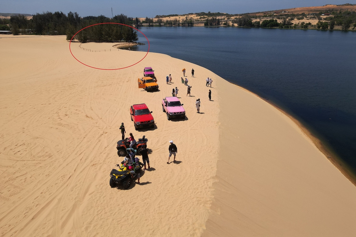 Khu vực từng xảy ra sạt lở được khoanh đỏ. (Ảnh: Việt Quốc)