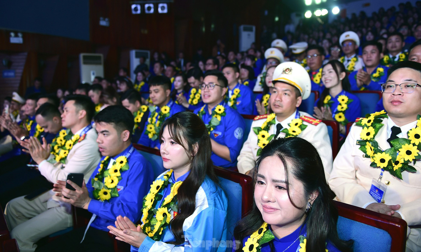 Các đại biểu tham gia chương trình.