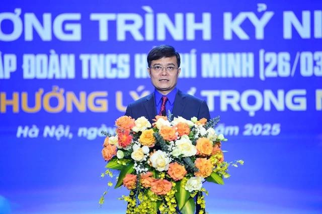 Đồng chí Bùi Quang Huy, Ủy viên dự khuyết T.Ư Đảng, Bí thư thứ nhất T.Ư Đoàn phát biểu tại buổi lễ.