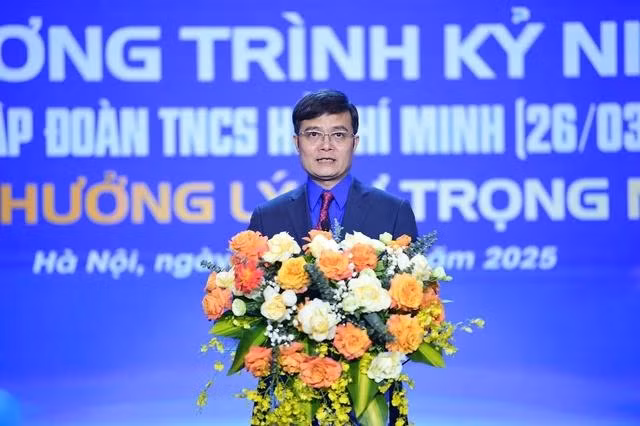 Đồng chí Bùi Quang Huy, Ủy viên dự khuyết T.Ư Đảng, Bí thư thứ nhất T.Ư Đoàn phát biểu tại buổi lễ.