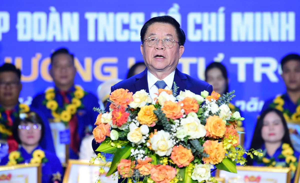 Đồng chí Nguyễn Trọng Nghĩa, Ủy viên Bộ Chính trị, Bí thư Trung ương Đảng, Trưởng Ban Tuyên giáo và Dân vận Trung ương phát biểu tại buổi lễ.