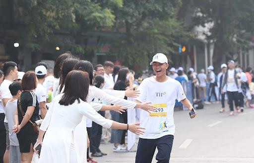“Mệt nhưng mà vui” là chia sẻ của các bạn trẻ sau khi hoàn thành đường chạy.