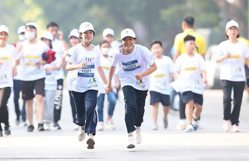 Nếu muốn nhanh hãy chạy một mình, nhưng nếu muốn đi xa hãy chạy cùng đồng đội.