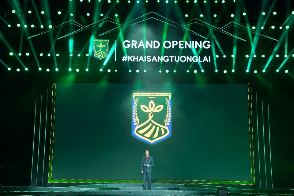 Thầy Hiệu Trưởng CIS Lào Cai phát biểu trong lễ khánh thành. Thầy Hiệu Trưởng CIS Lào Cai phát biểu trong lễ khánh thành.