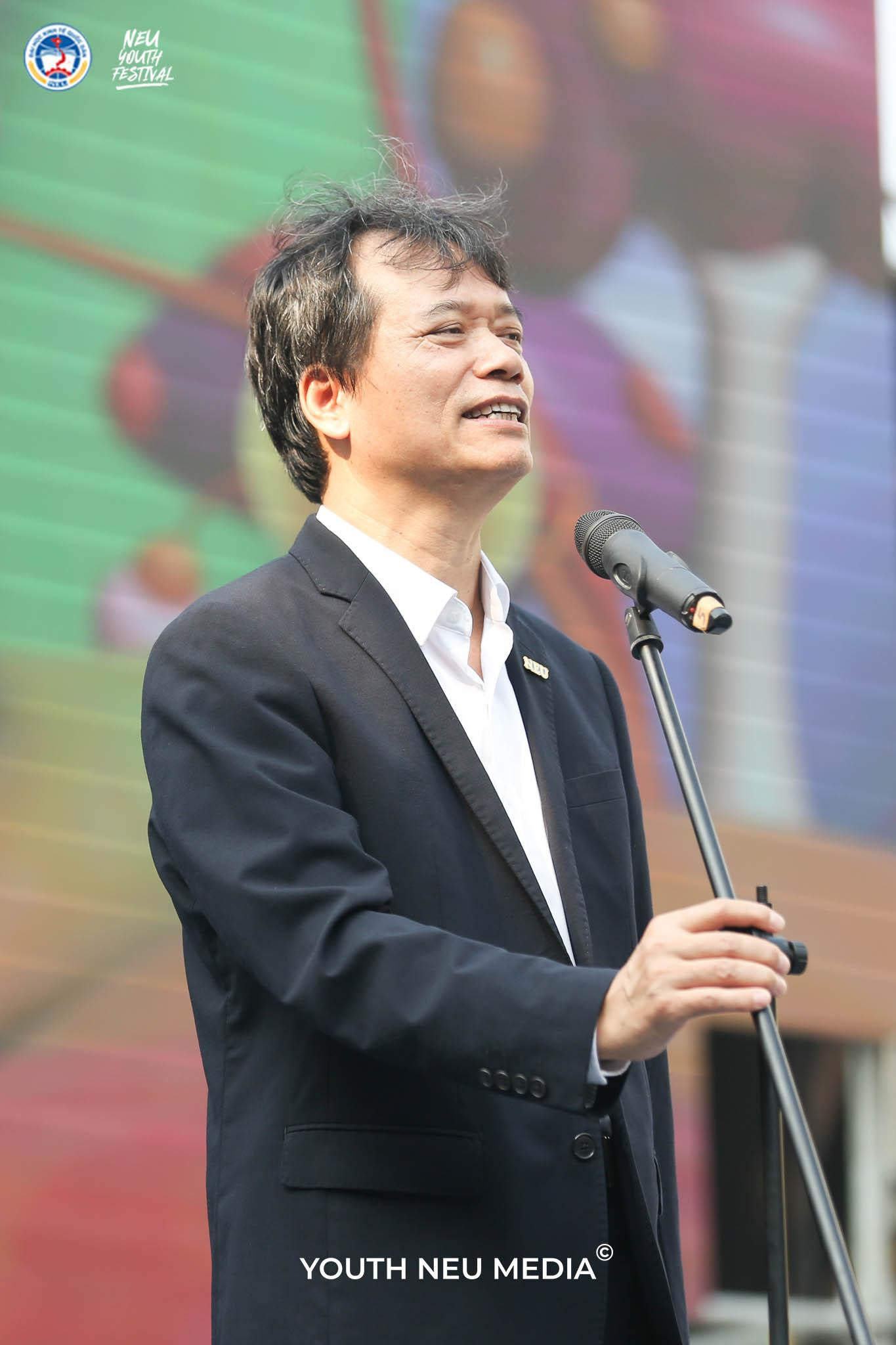 GS.TS Phạm Hồng Chương - Hiệu trưởng nhà trường phát biểu khai mạc chương trình. GS.TS Phạm Hồng Chương - Hiệu trưởng nhà trường phát biểu khai mạc chương trình.