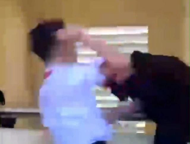 (Ảnh cắt từ clip) (Ảnh cắt từ clip)