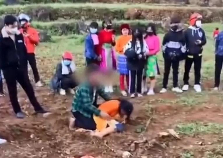 (Ảnh cắt từ clip) (Ảnh cắt từ clip)