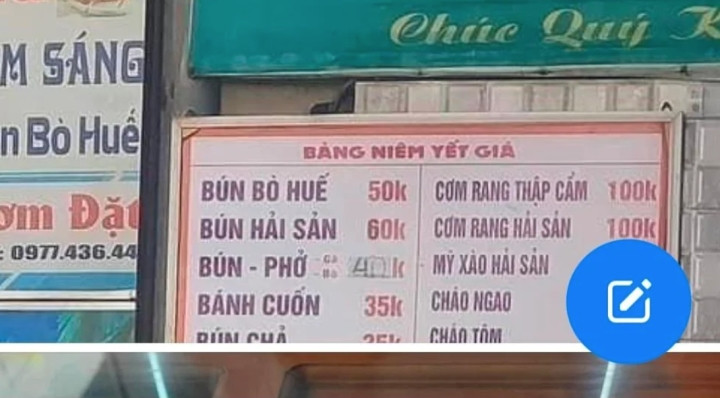 Bảng niêm yết giá của quán ăn tại Sầm Sơn. Bảng niêm yết giá của quán ăn tại Sầm Sơn.