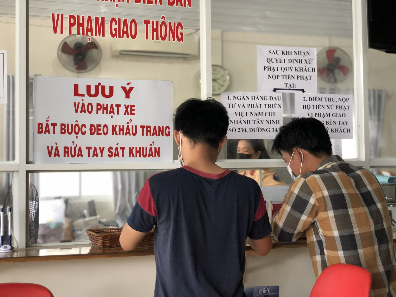 Không nộp phạt vi phạm giao thông không được đăng ký xe. (Ảnh minh họa từ Internet)