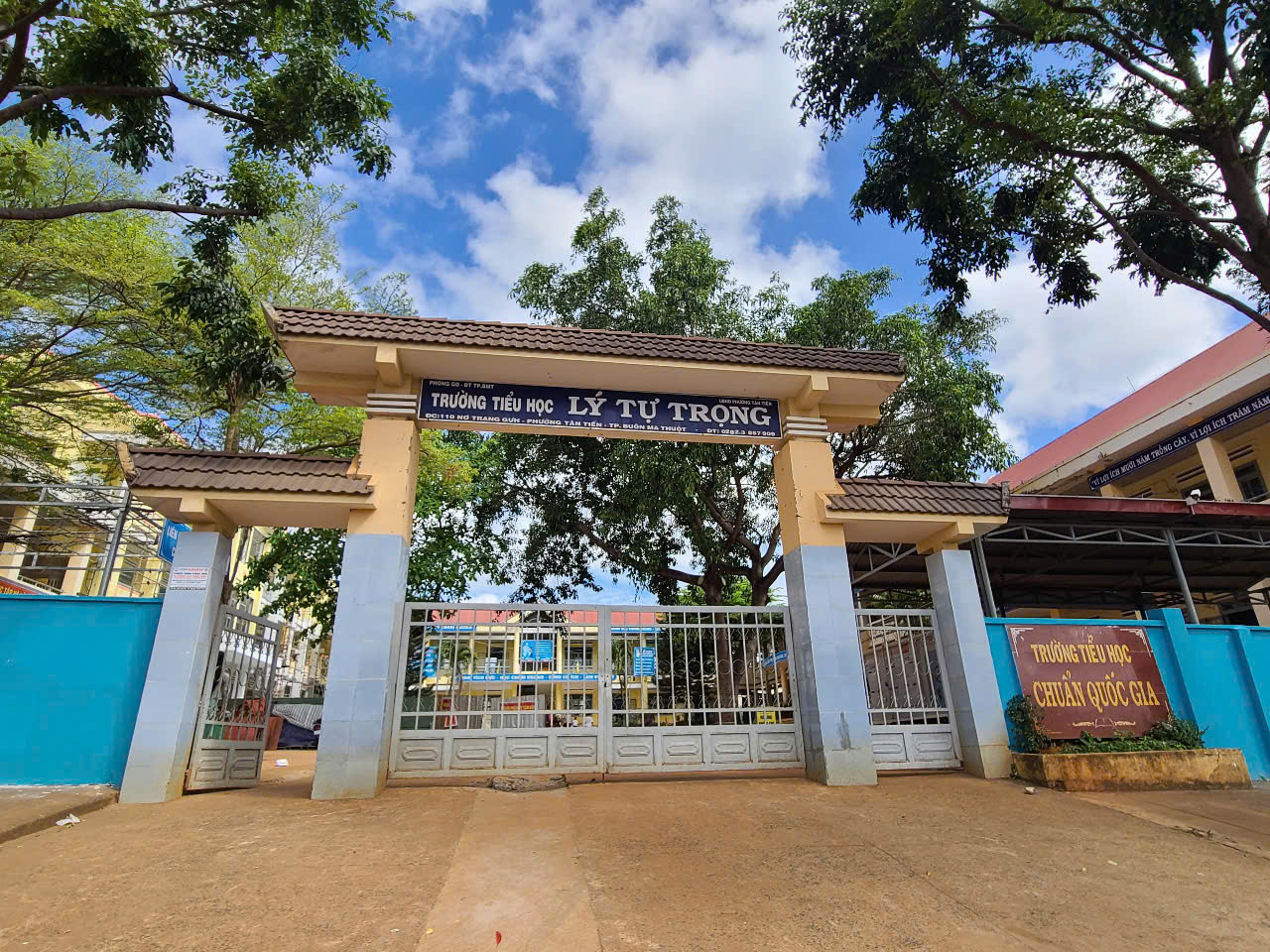 Trường Tiểu học Lý Tự Trọng - nơi cô X. đang giảng dạy. Trường Tiểu học Lý Tự Trọng - nơi cô X. đang giảng dạy.