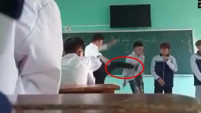 (Ảnh cắt từ clip) (Ảnh cắt từ clip)