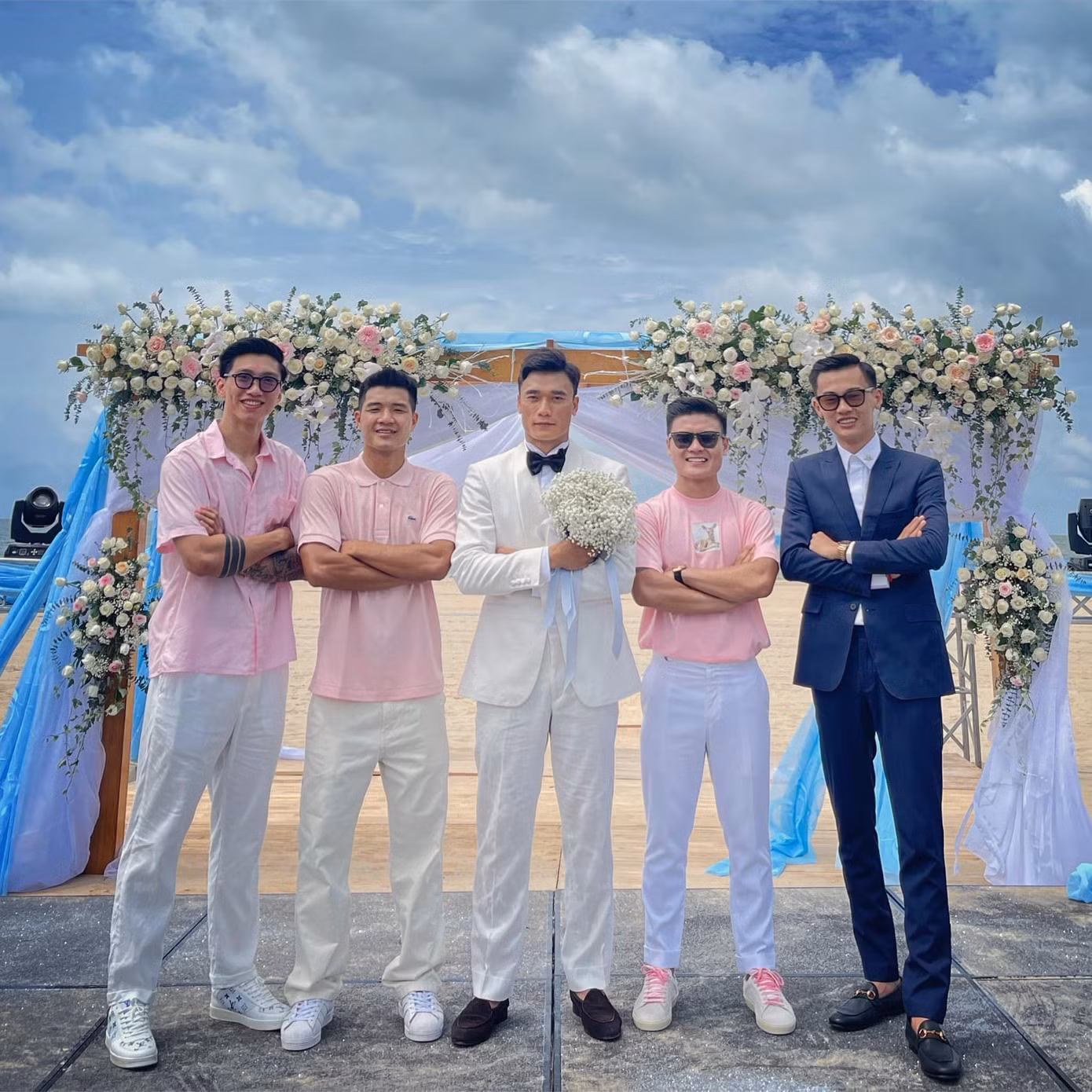 Dàn soái ca sân cỏ góp mặt trong hôn lễ của Bùi Tiến Dũng. Ảnh: @phan.cong.khanh