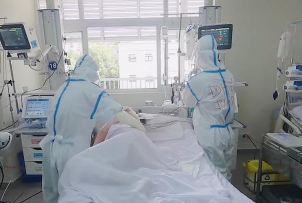 Điều trị bệnh nhân COVID-19 tại Bệnh viện Chợ Rẫy. Ảnh minh họa từ Internet Điều trị bệnh nhân COVID-19 tại Bệnh viện Chợ Rẫy. Ảnh minh họa từ Internet