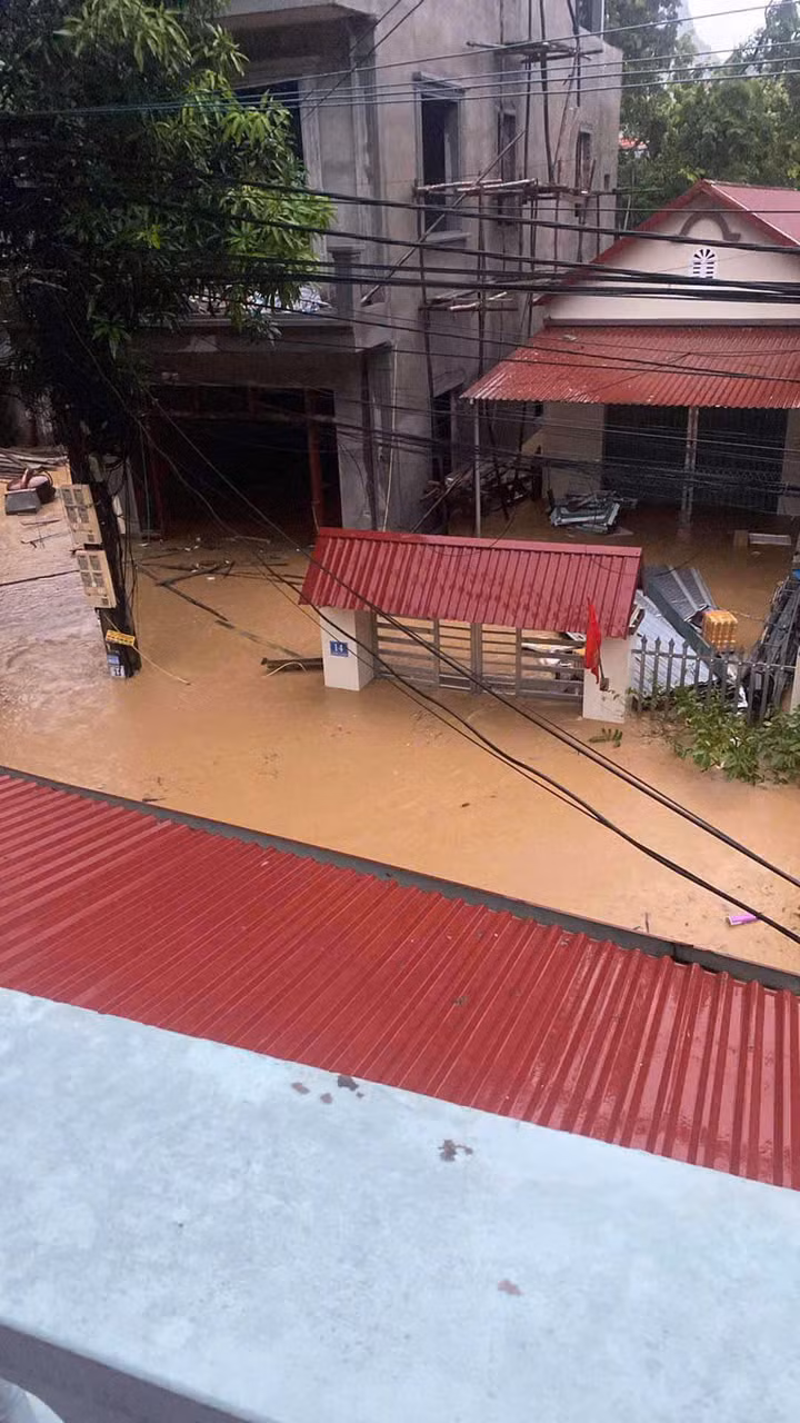 Lạng Sơn có nhiều khu vực mưa to, lũ lên gây ngập lụt. (Ảnh: VietHuong Pham) Lạng Sơn có nhiều khu vực mưa to, lũ lên gây ngập lụt. (Ảnh: VietHuong Pham)